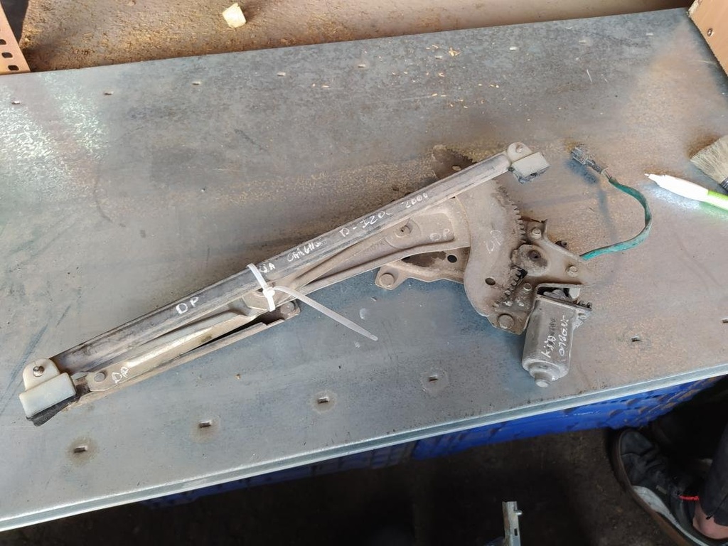 [12280936087407] Elevalunas trasero izquierdo - Kia Carnival (UP) (2.5 i V6 24V (175 cv)) (2000)