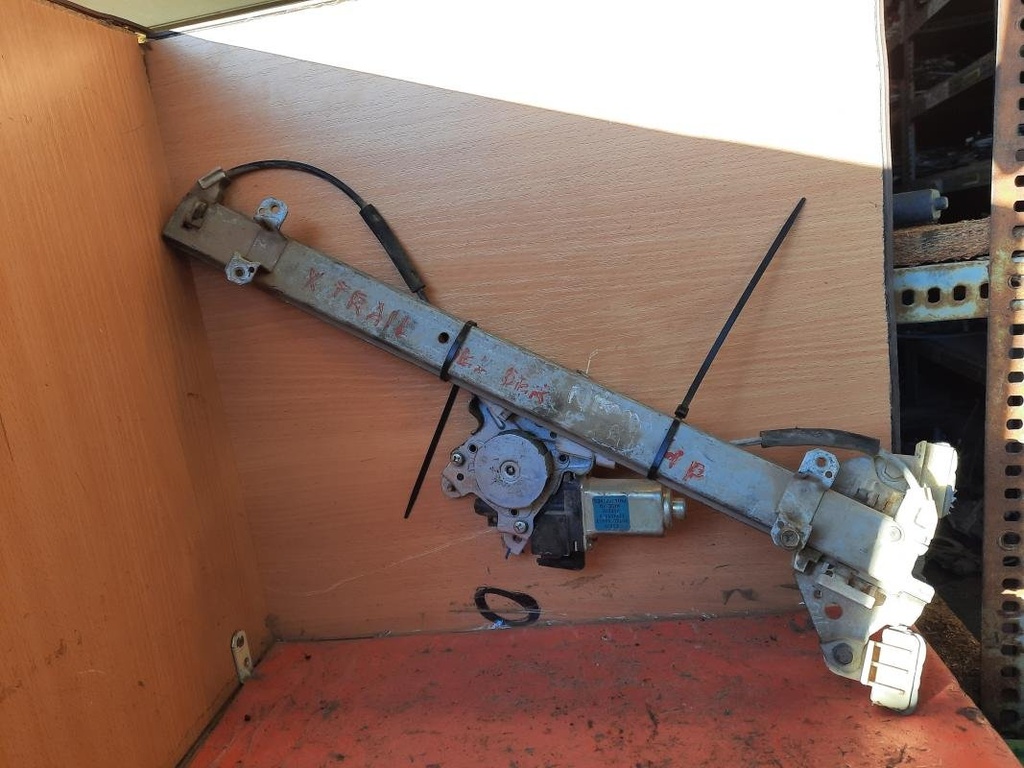 [12290939385675] Elevalunas delantero derecho - Nissan X-Trail I (T30) (2.0 (140 cv) 4x4) (0000)