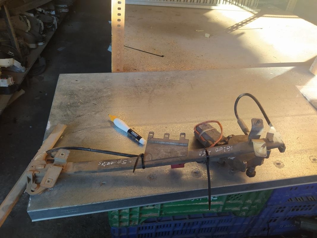 [12300951114290] Elevalunas delantero izquierdo - Volvo 460 L (464) (1.6 (82 cv)) (0000)