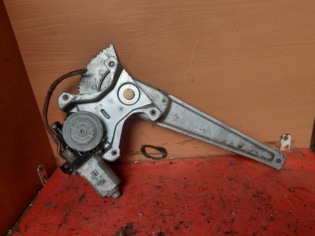 [01081258284674] Elevalunas trasero izquierdo - Mazda Premacy (CP) (1.8 (114 cv)) (0000)