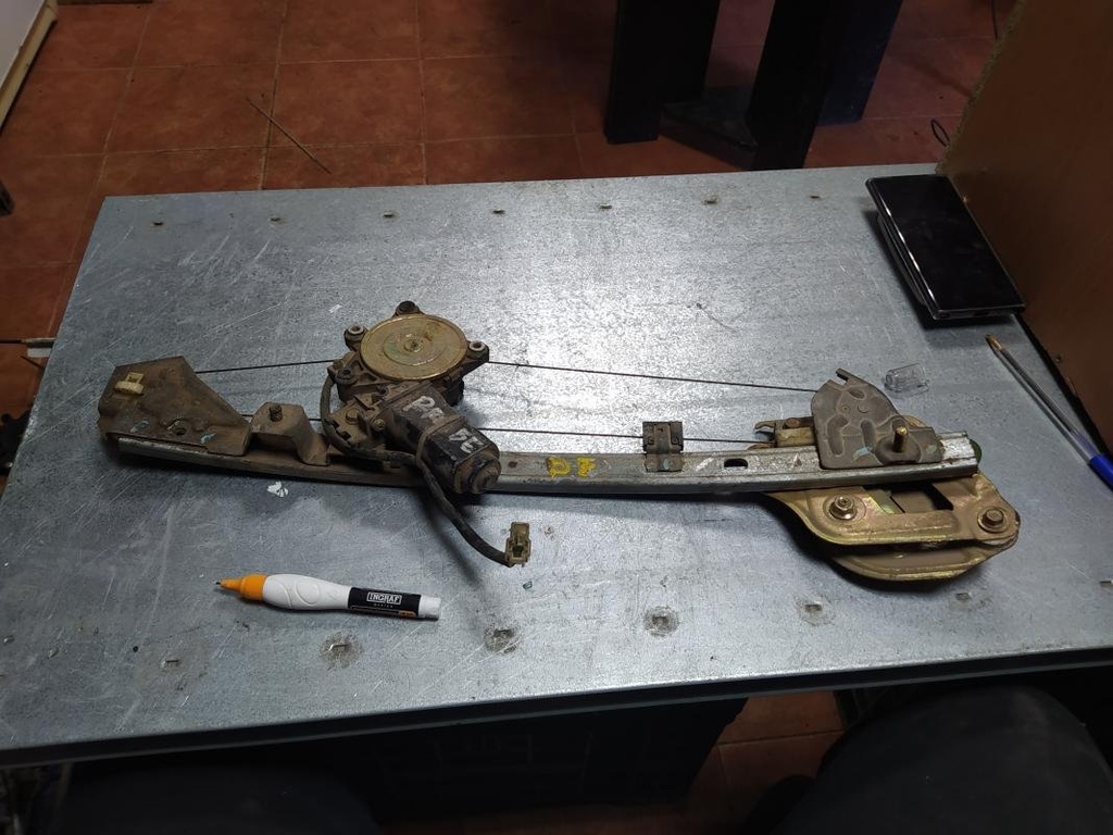 [01121044284677] Elevalunas delantero derecho - Kia Pride (DA) (1.3i (64 cv)) (0000)