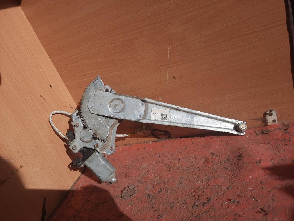 [01151214014154] Elevalunas trasero derecho - Mazda Premacy (CP) (1.9 (100 cv)) (0000)