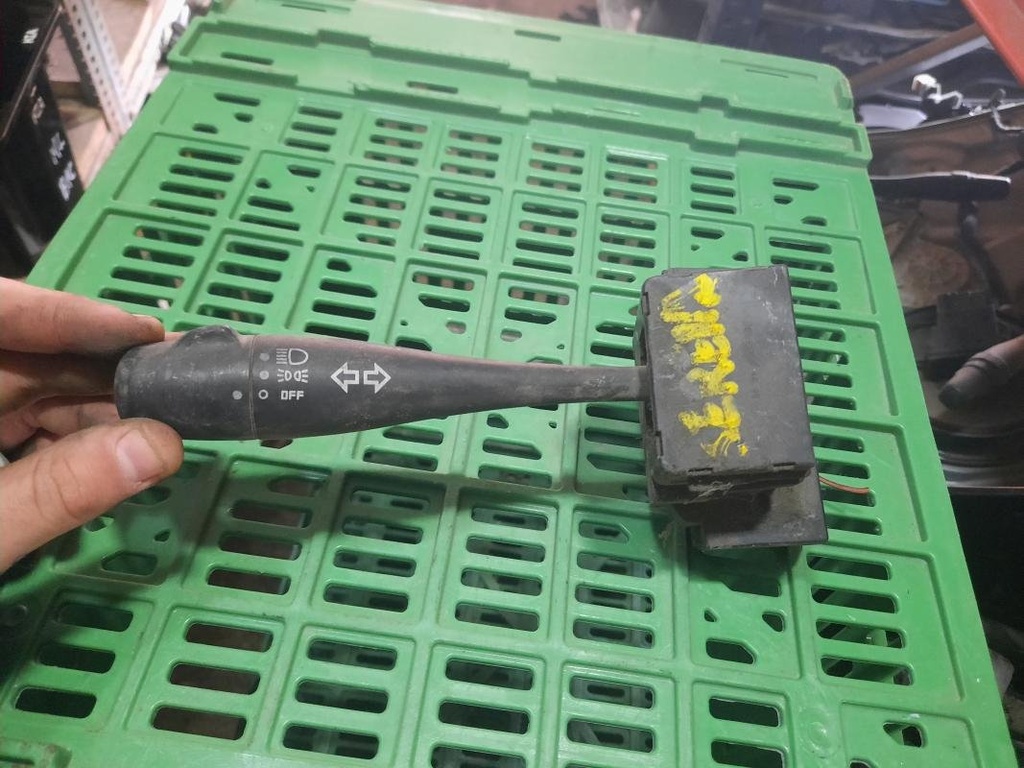 [02231229177553] Mando luces - Nissan Serena (C23M) (2.0 16V (140 cv)) (0000)