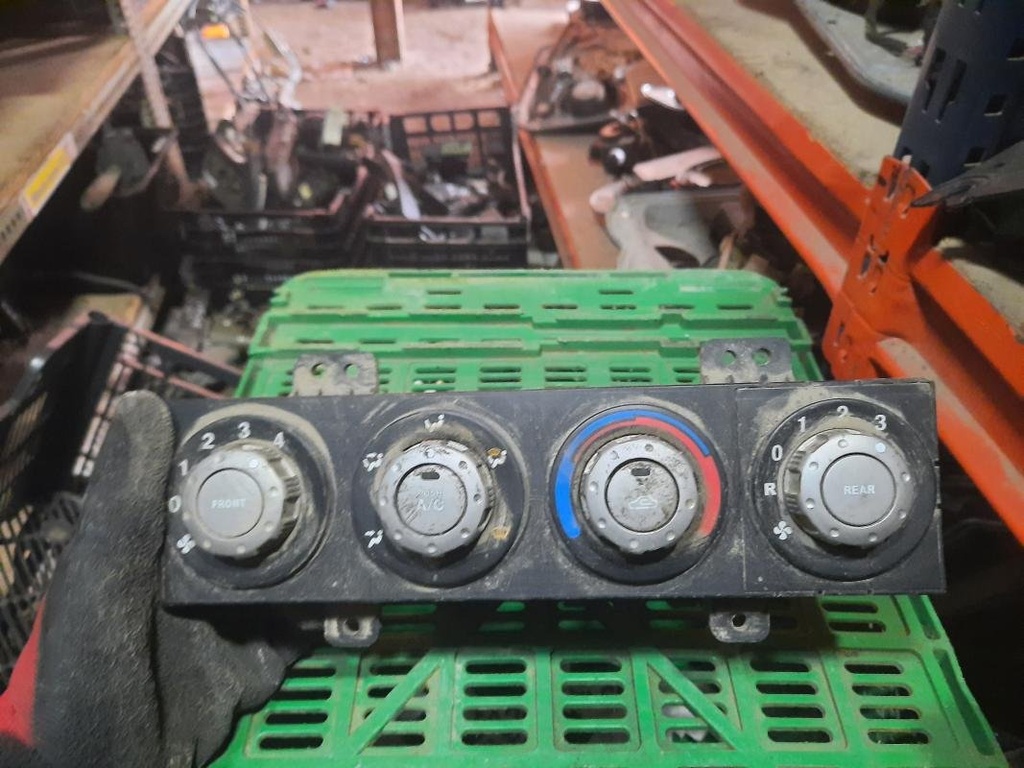 [03021059526712] Mando calefaccion / A/A - Kia Carnival II (2.5i V6 24V (150 cv)) (0000)