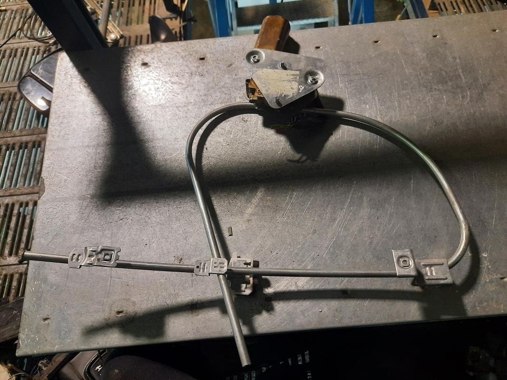 [03301014115487] Elevalunas delantero derecho - Renault Clio I (1.2 (55 cv)) (0000)