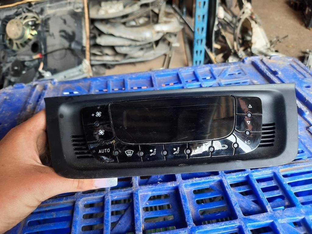 [04011358283103] Mando calefaccion / A/A - Seat Ibiza IV SC (1.4 TDI (80  cv) DPF) (0000)