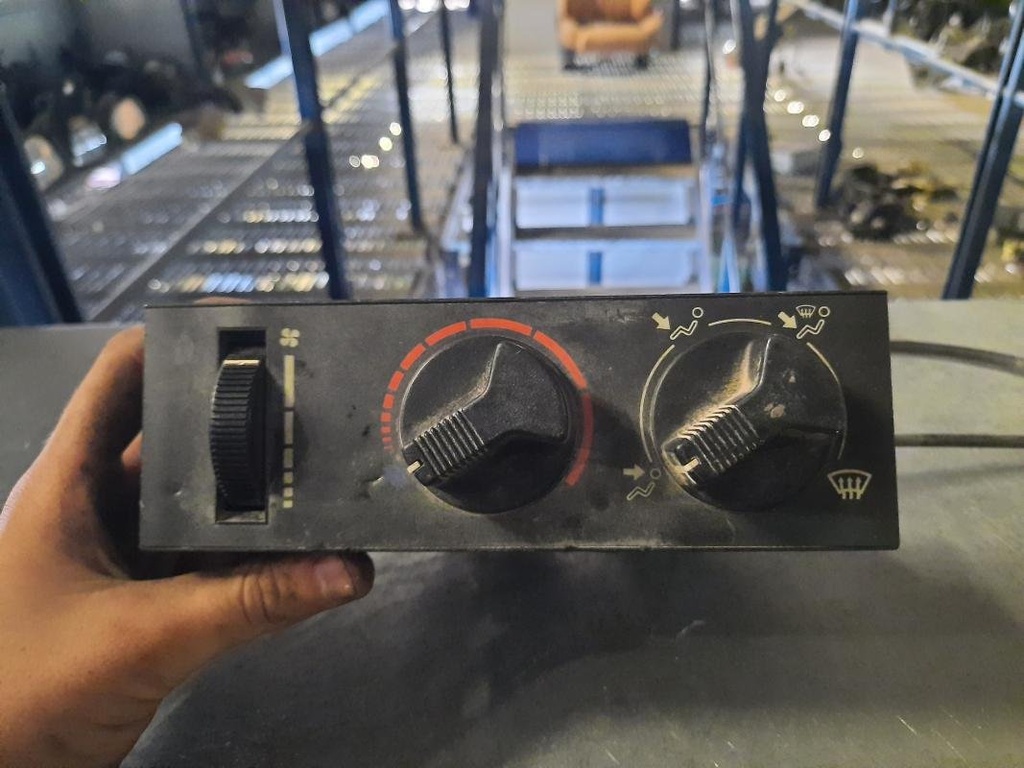 [08311833254272] Mando calefaccion / A/A - Renault 5 (1.3 (1225) (42 cv)) (0000)