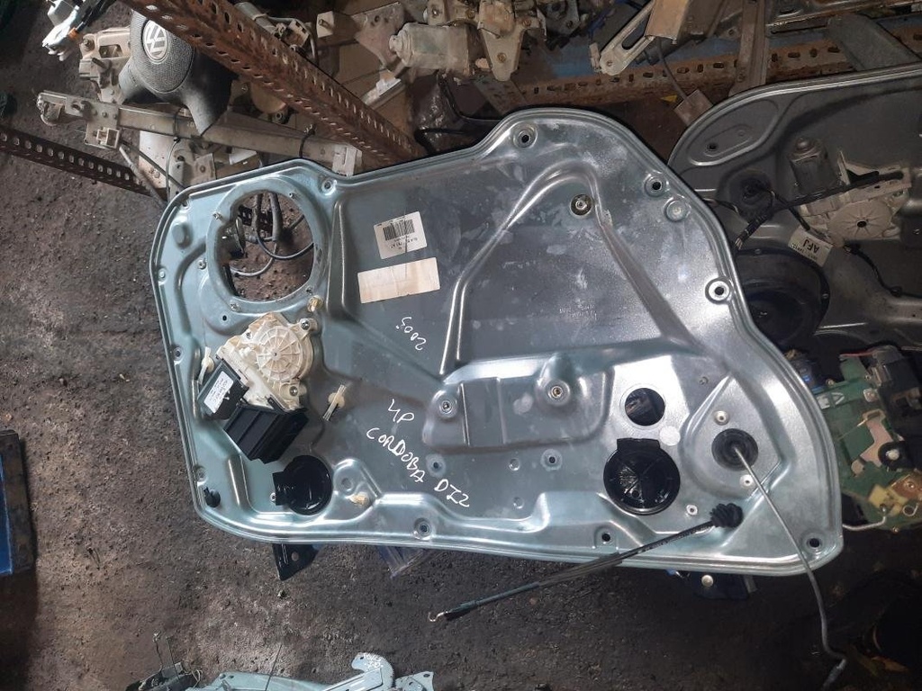 [12221209384597] Elevalunas delantero izquierdo - Seat Cordoba III (1.4 16V (75 cv)) (2005)