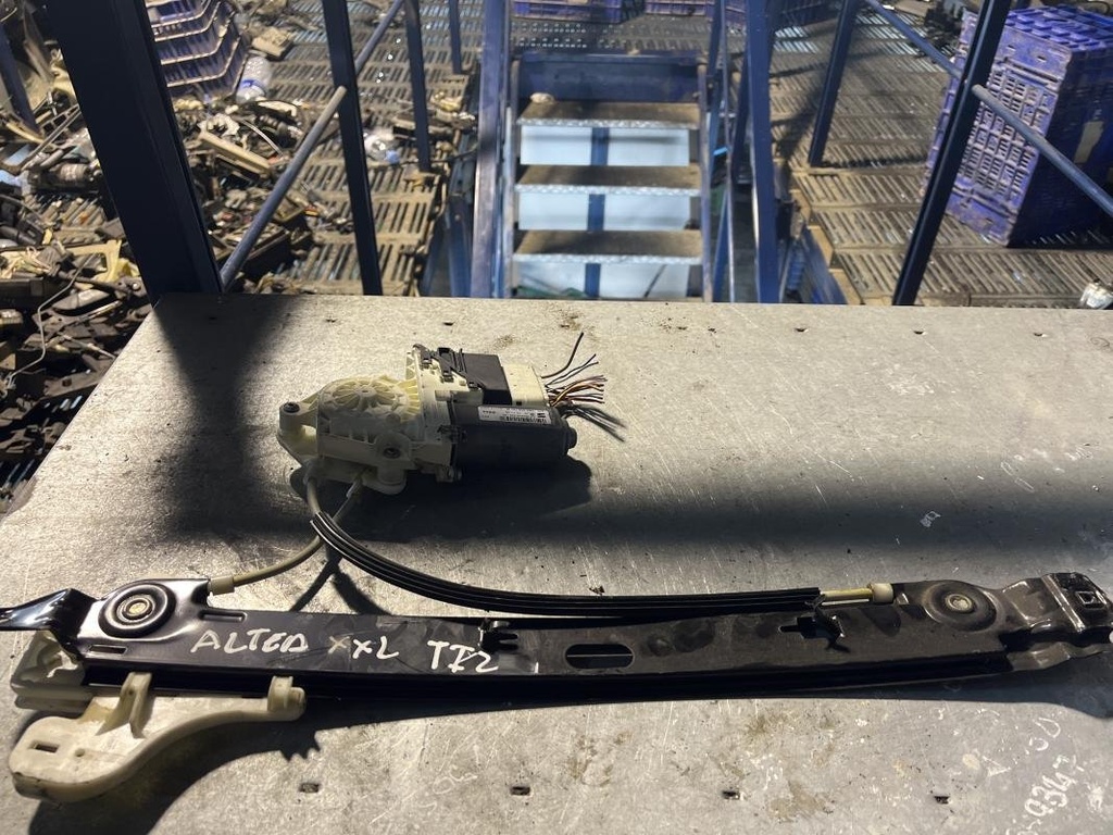 [05310919067007] Elevalunas trasero izquierdo - Seat Altea XL (1.6 TDI CR (105 cv) DPF) (0000)