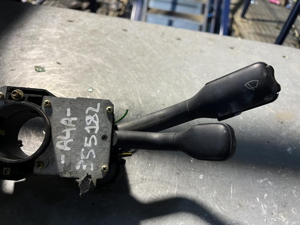 [10031045251096] Mando intermitentes - Audi 100 Avant (4A,C4) (2.0 E (115 cv)) (1991)