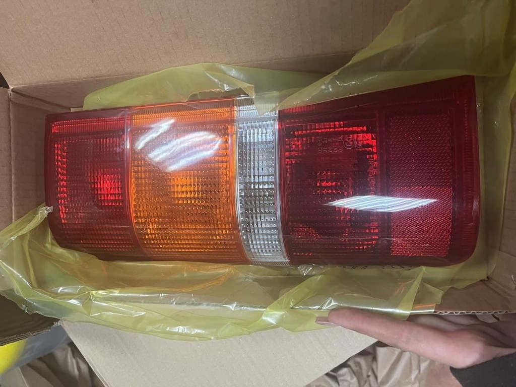 [12291701261399] Piloto trasero izquierdo - Ford Transit Furgón (T_ _) (2.0 (TAL, TAS, TGL, TWS) (78 cv)) (1986)