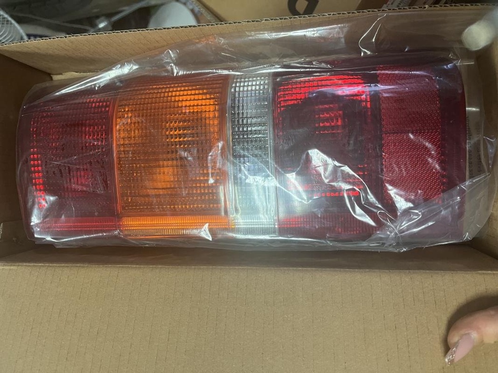 [12291707386868] Piloto trasero derecho - Ford Transit Furgón (T_ _) (2.0 (TAL, TAS, TGL, TWS) (78 cv)) (1986)