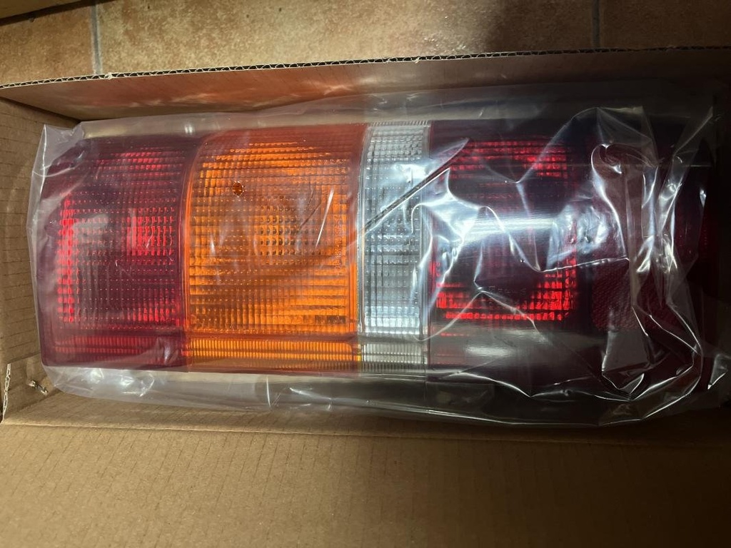 [01160930307583] Piloto trasero derecho - Ford Transit Furgón (T_ _) (2.0 (TAL, TAS, TGL, TWS) (78 cv)) (1986)