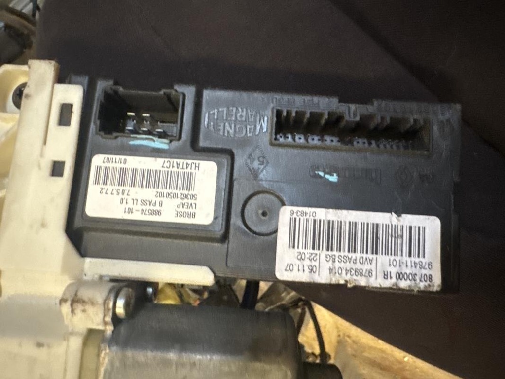 [06191645057189] Elevalunas delantero derecho - Renault Laguna III (2.0 dCi FAP (131 cv)) (0000)