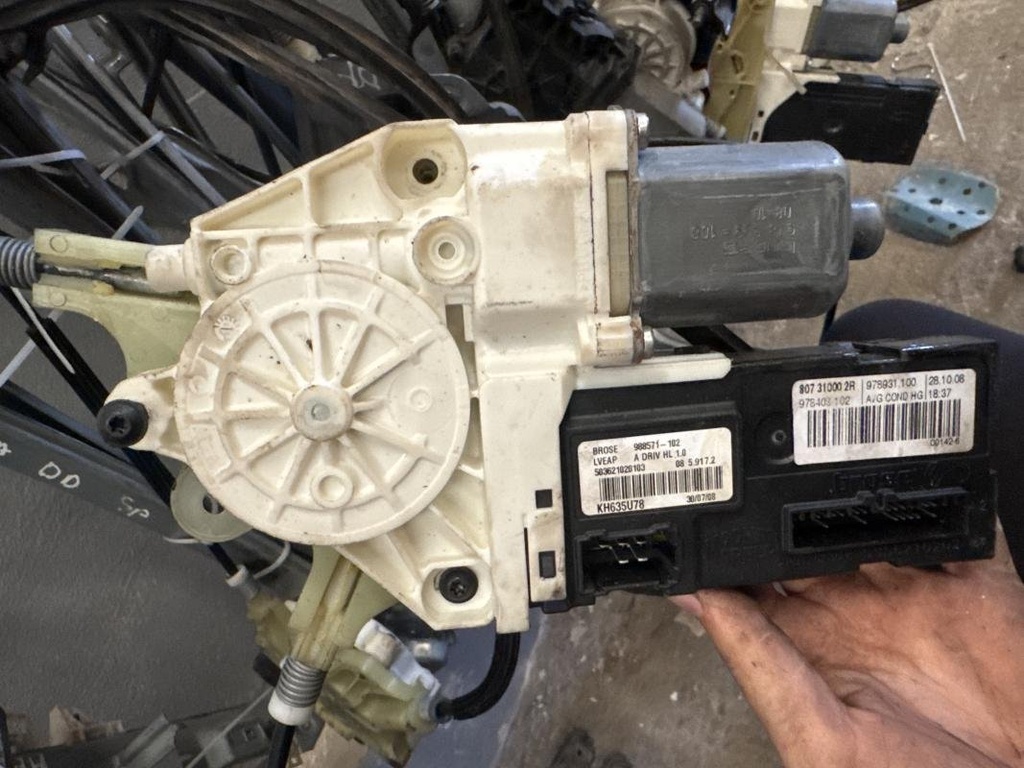 [06191707425303] Elevalunas delantero izquierdo - Renault Laguna III (2.0 dCi FAP (150 cv)) (0000)