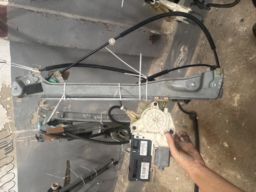 [06251024508191] Elevalunas delantero izquierdo - Renault Laguna III (2.0 dCi FAP (150 cv)) (2007)