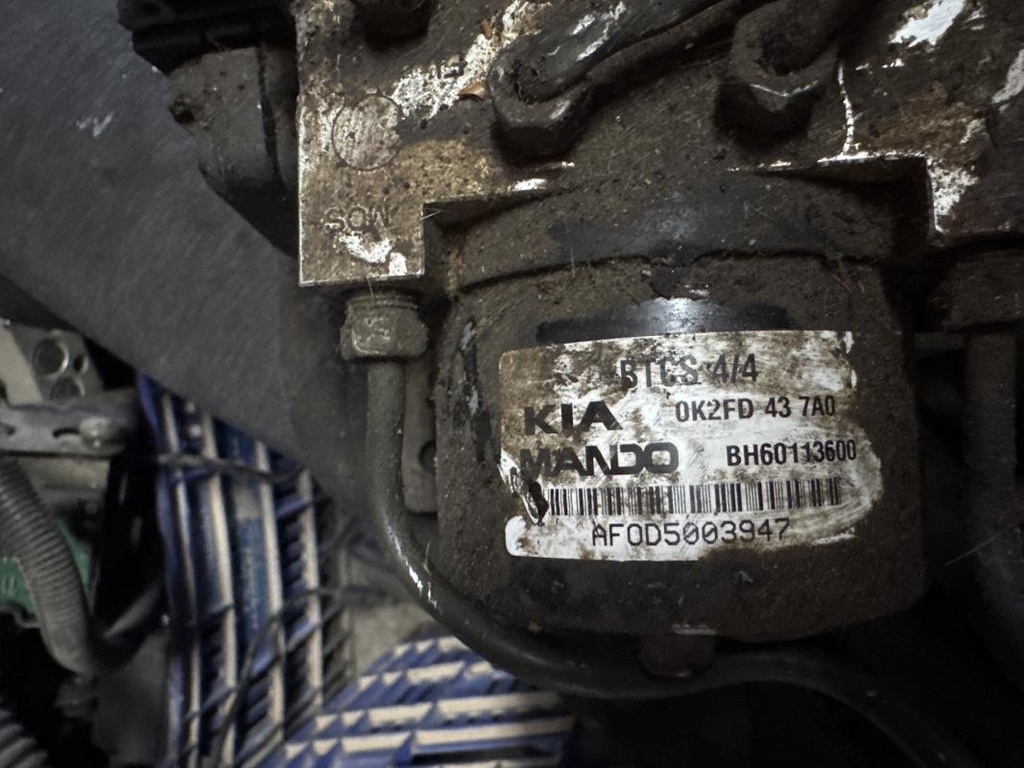 [09261004377647] Centralita abs - Kia Carnival II (2.5i V6 24V (150 cv)) (0000)