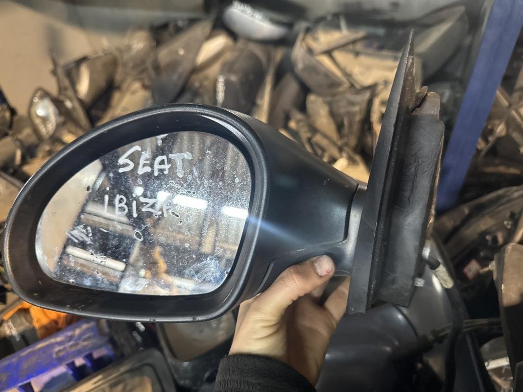 [02111253102041] Retrovisor izquierdo - Seat Ibiza III (1.4 16V (75 cv)) (0000)
