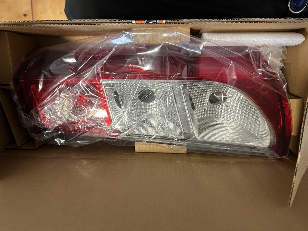 [0845627174] Piloto trasero izquierdo - Dacia Dokker (1.2 TCe (115 cv)) (2012)