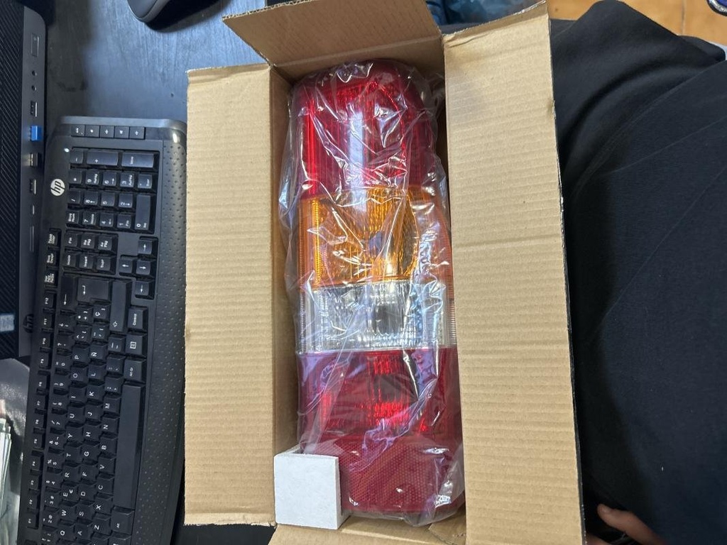 [432578942005] Piloto trasero derecho - Ford Transit Caja/Chasis (FM_ _, FN_ _) (2.0 DI (F_E_,F_F) (100 cv)) (2000)