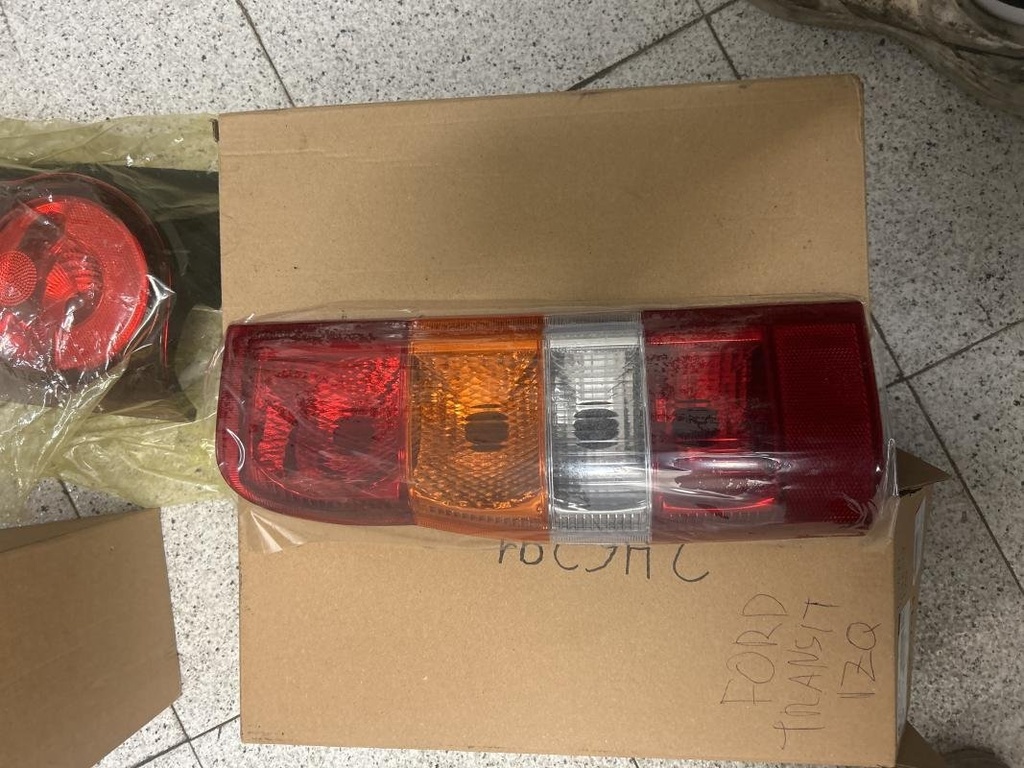 [8304577289246291] Piloto trasero izquierdo - Ford Transit Caja/Chasis (E_ _) (2.0 (90 cv)) (1991)