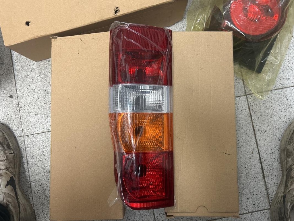 [16829936995] Piloto trasero izquierdo - Ford Transit Caja/Chasis (E_ _) (2.0 (90 cv)) (1991)