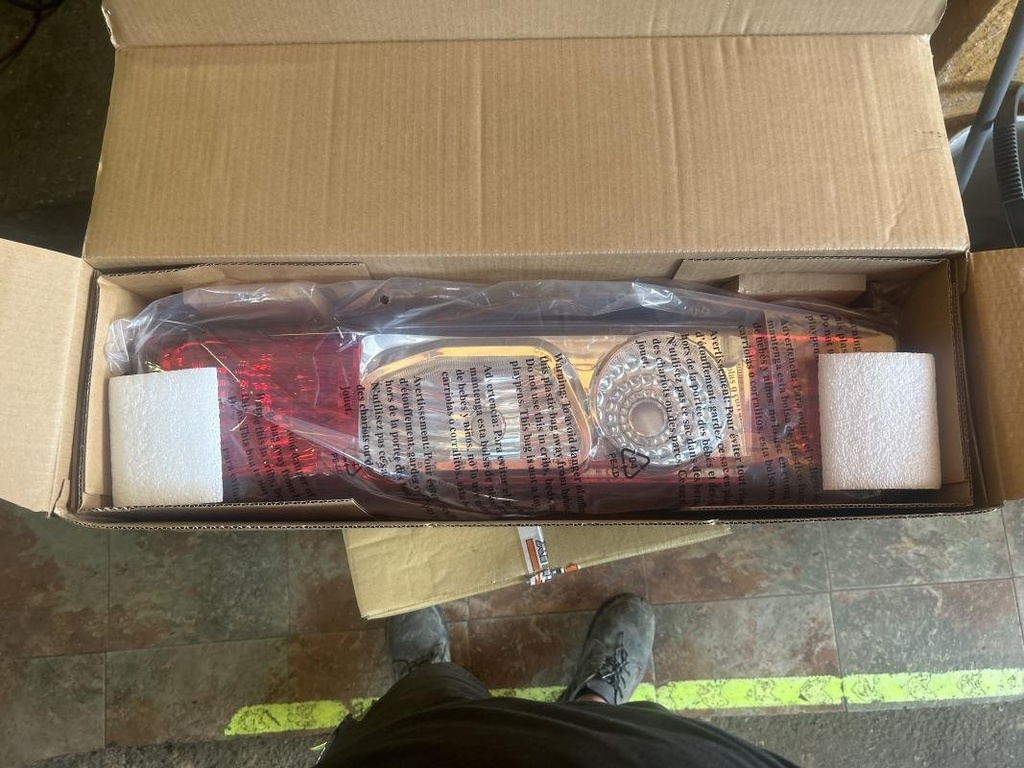 [19562199017473919192] Piloto trasero derecho - Citroen Jumper Furgón (2.0 Blue HDi (110 cv)) (2002)