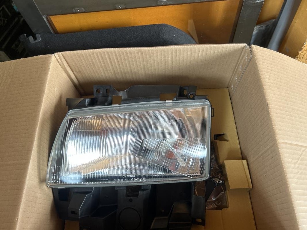[7464829273848291] Faro izquierdo - Volkswagen T4 (2.5 TDI (102 CV)) (1997)