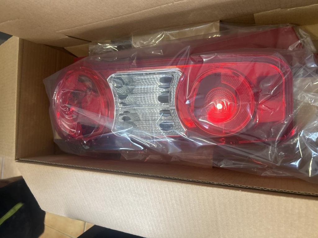 [10472619593291] Piloto trasero derecho - Citroen Berlingo II (1.6 16V (110  cv)) (2008)